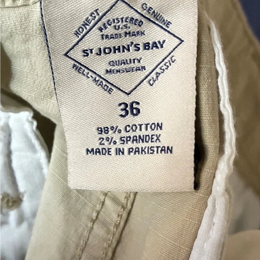 NWOT Men’s St. John's Bay Light Tan Cargo Shorts with Web Belt